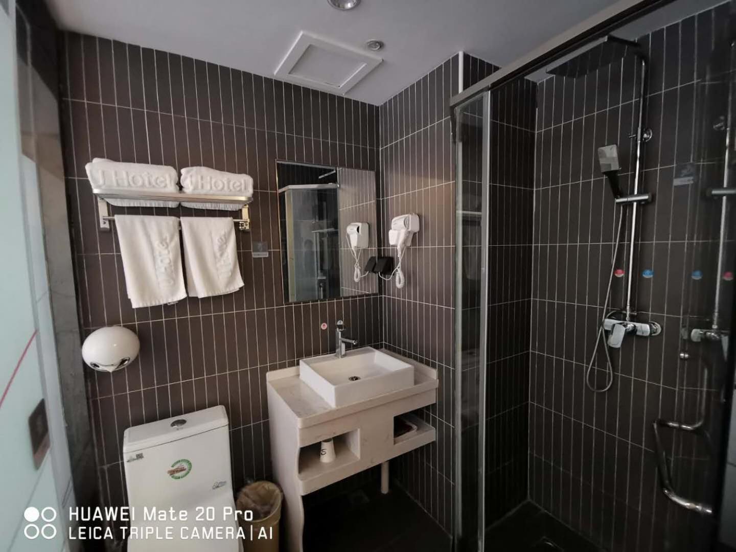 Thank Inn Plus Hotel Lanzhou Railway Station Post And Telecommunications Building Bagian luar foto