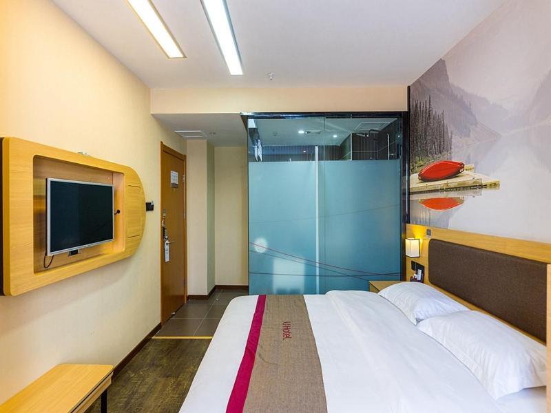 Thank Inn Plus Hotel Lanzhou Railway Station Post And Telecommunications Building Bagian luar foto