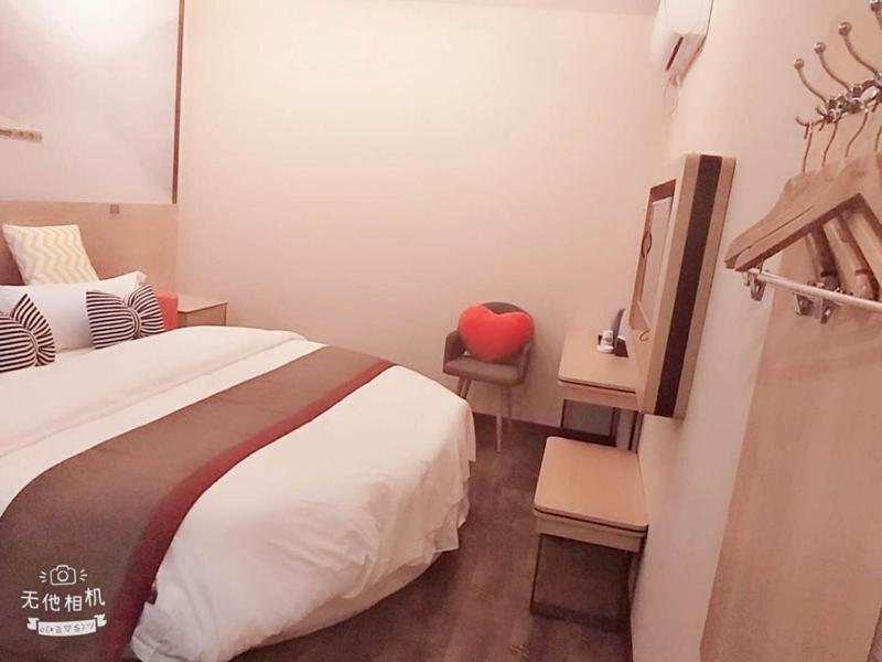 Thank Inn Plus Hotel Lanzhou Railway Station Post And Telecommunications Building Bagian luar foto