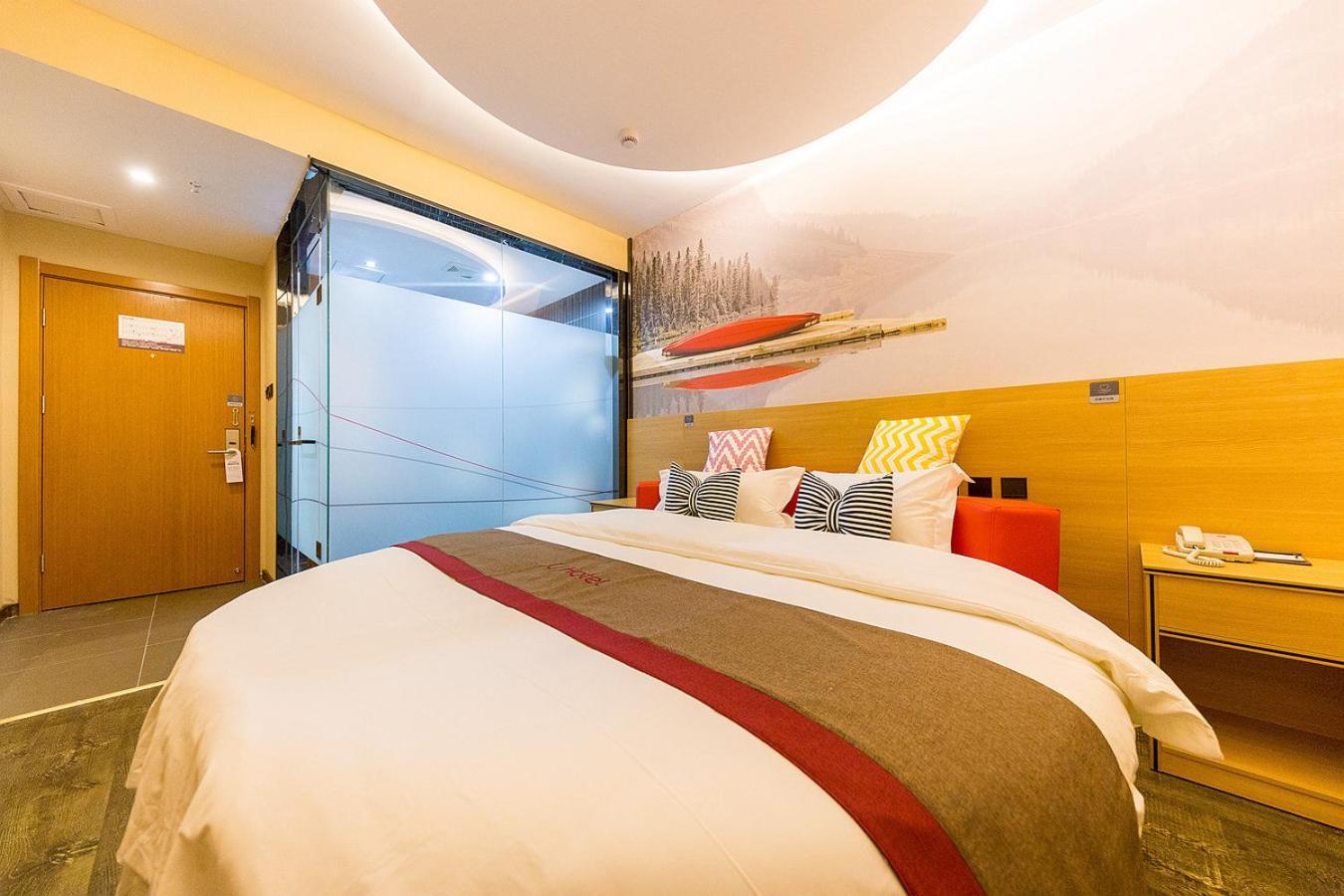 Thank Inn Plus Hotel Lanzhou Railway Station Post And Telecommunications Building Bagian luar foto