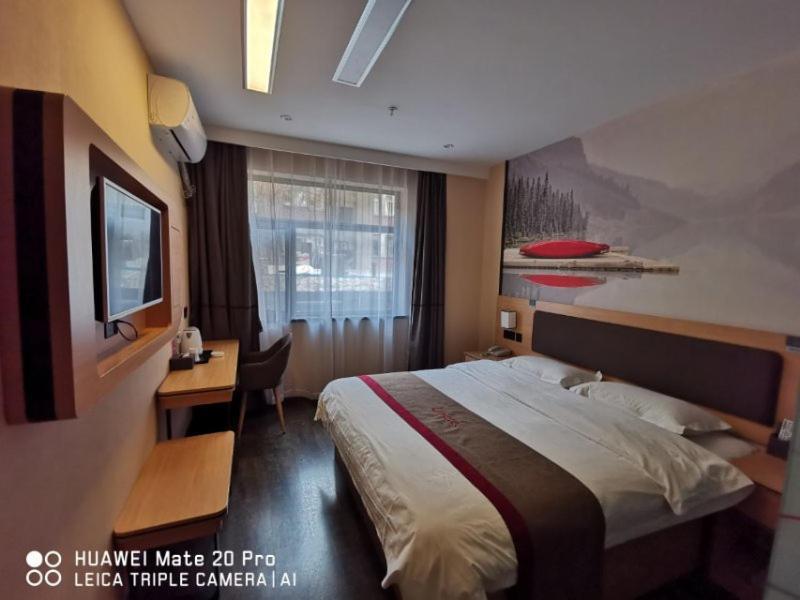 Thank Inn Plus Hotel Lanzhou Railway Station Post And Telecommunications Building Bagian luar foto