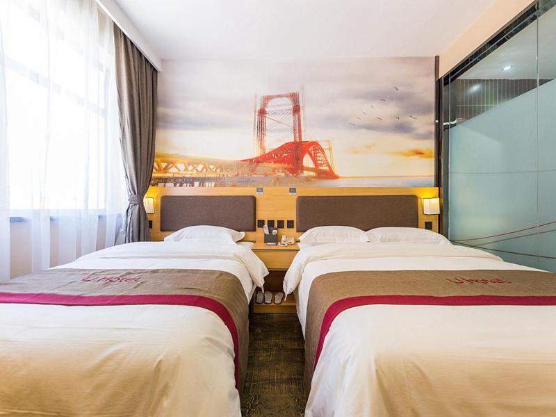 Thank Inn Plus Hotel Lanzhou Railway Station Post And Telecommunications Building Bagian luar foto
