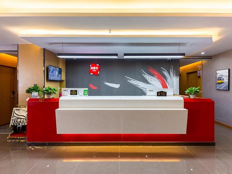 Thank Inn Plus Hotel Lanzhou Railway Station Post And Telecommunications Building Bagian luar foto